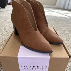 New camel colored ankle boot